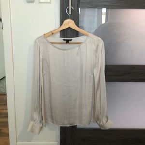 Banana republic light silver top with buttons on the cuff